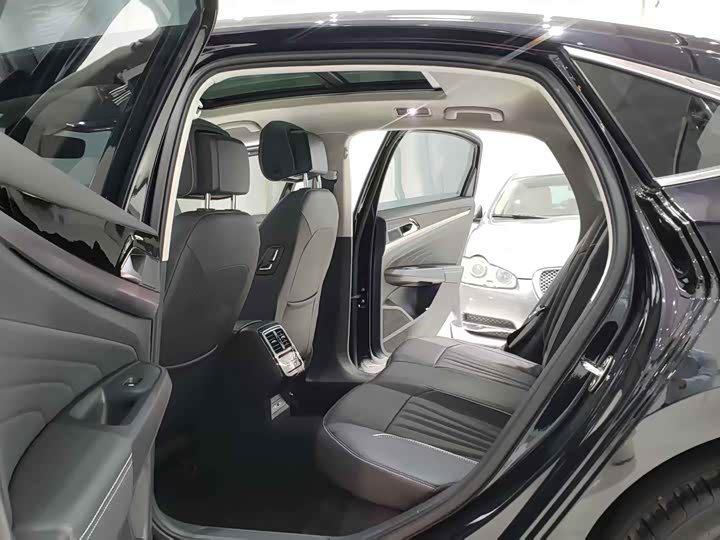 Фото 8 - Volkswagen Passat