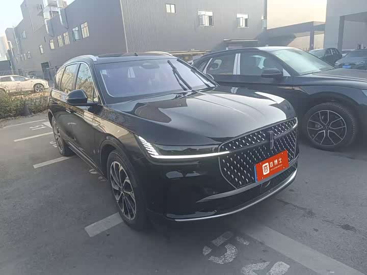 Фото 2 - Lincoln Nautilus