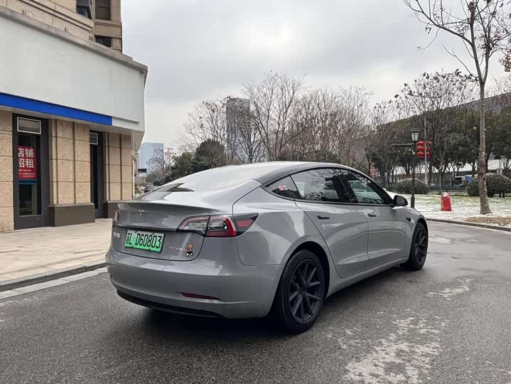 Фото 4 - Tesla Model 3