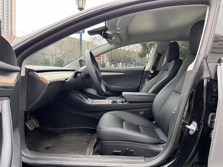 Фото 9 - Tesla Model 3