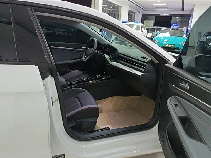 Фото 8 - Volkswagen Lamando L