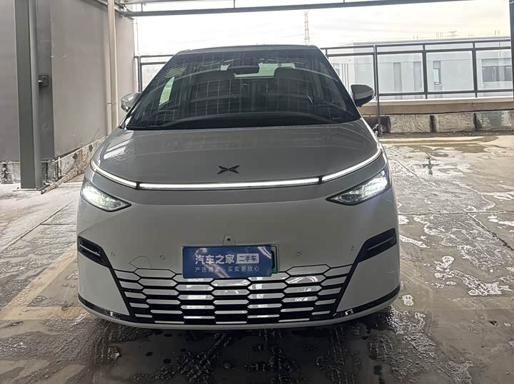 Фото 2 - XPeng X9