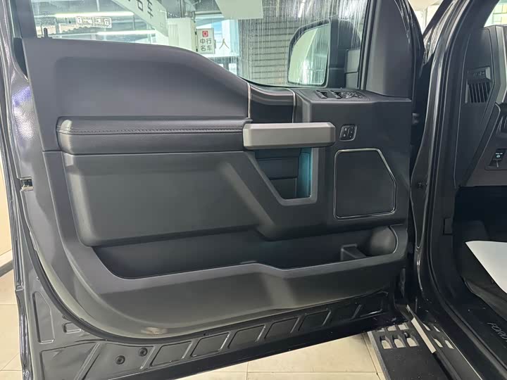 Фото 5 - Ford F-150 Raptor