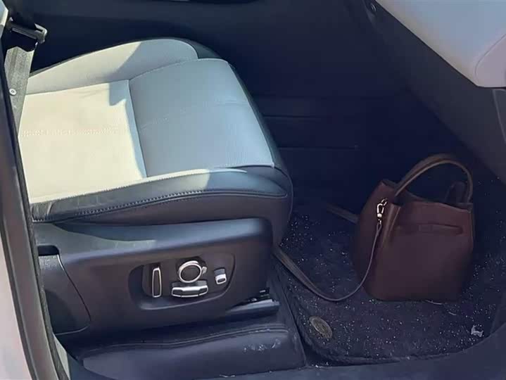 Фото 8 - Land Rover Range Rover Velar