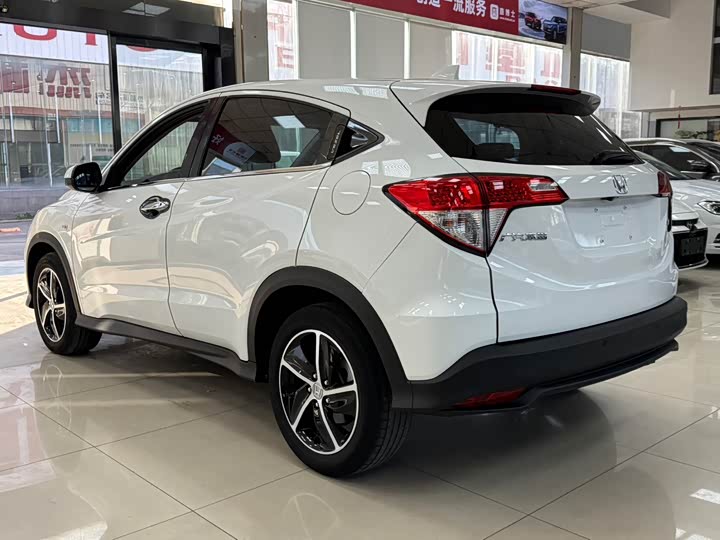 Фото 2 - Honda Vezel