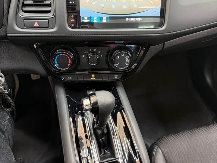 Фото 8 - Honda Vezel