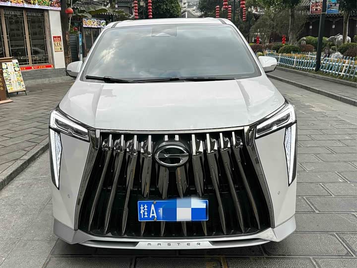 Фото 2 - GAC Trumpchi M8