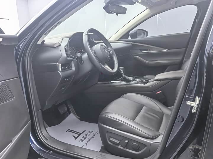 Фото 8 - Mazda CX-30