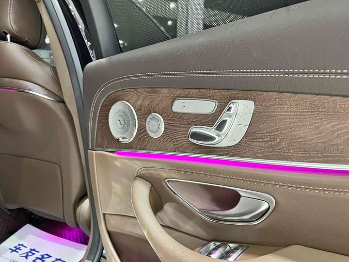 Фото 8 - Mercedes-Benz E-Class