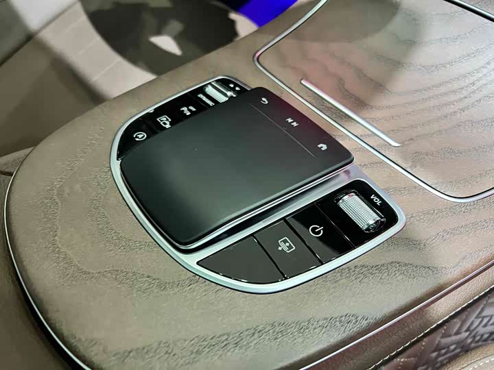 Фото 9 - Mercedes-Benz E-Class