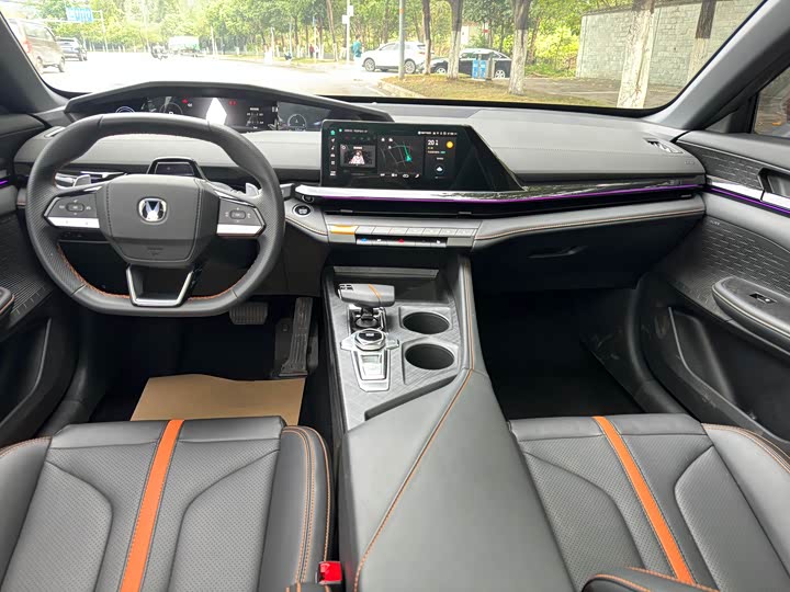 Фото 7 - Changan UNI-V