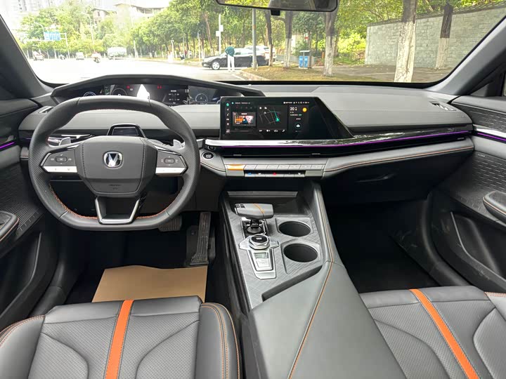 Фото 9 - Changan UNI-V