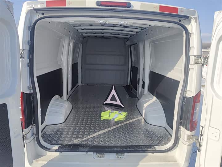 Фото 9 - Dongfeng EM27