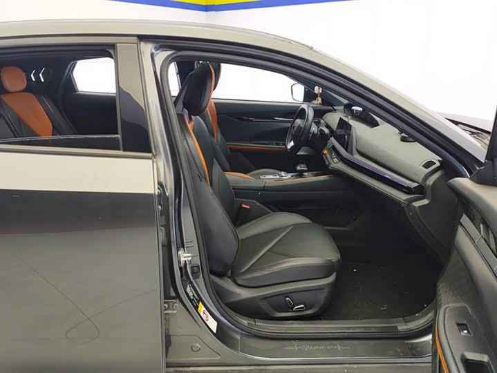 Фото 8 - Changan UNI-V