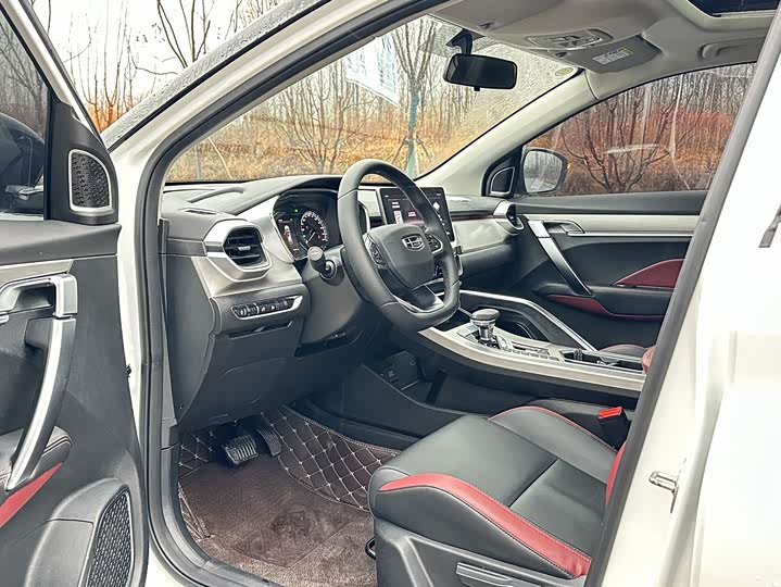 Фото 4 - Geely Coolray