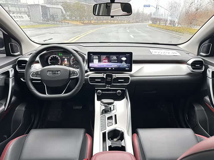 Фото 8 - Geely Coolray