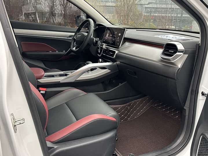 Фото 9 - Geely Coolray