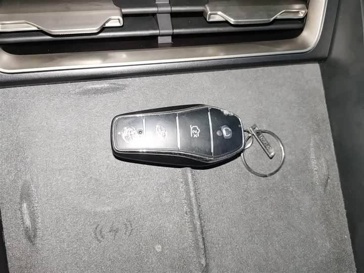 Фото 9 - BYD Qin L