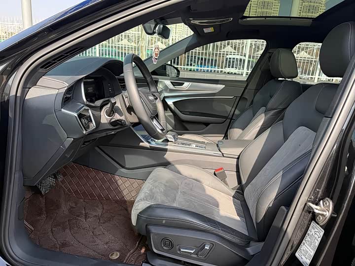 Фото 4 - Audi A6L