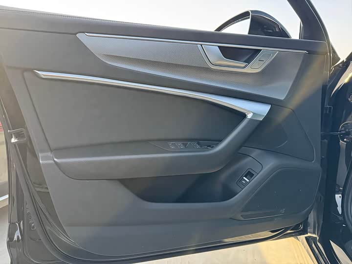 Фото 8 - Audi A6L