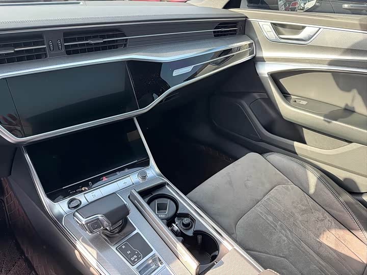 Фото 9 - Audi A6L