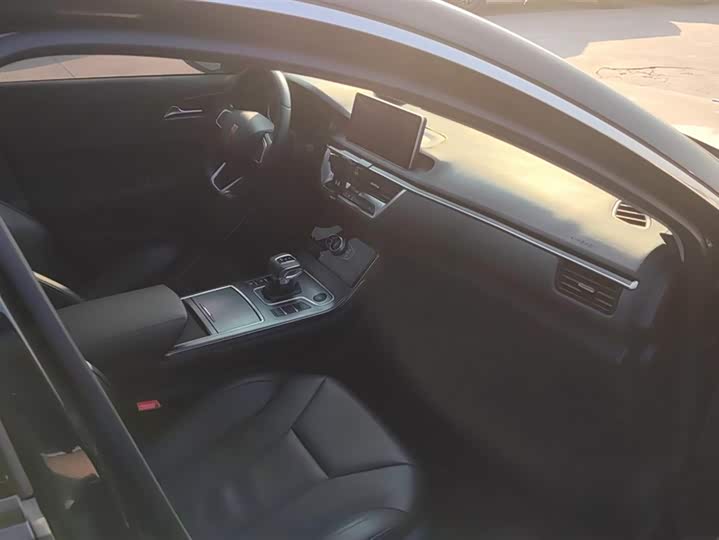 Фото 8 - Hongqi H5