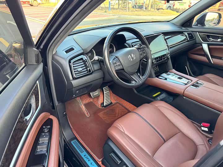 Фото 4 - Honda UR-V