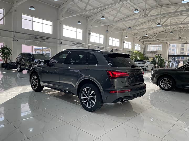 Фото 4 - Audi Q5L