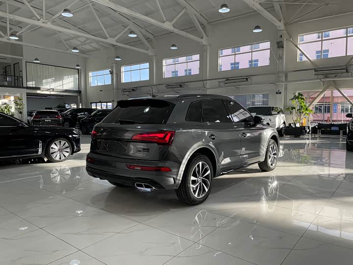 Фото 6 - Audi Q5L