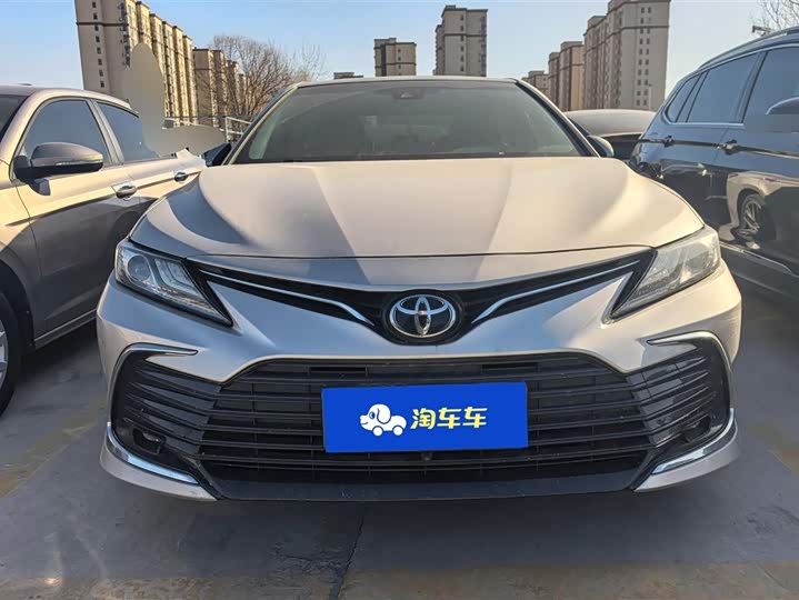 Фото 2 - Toyota Camry