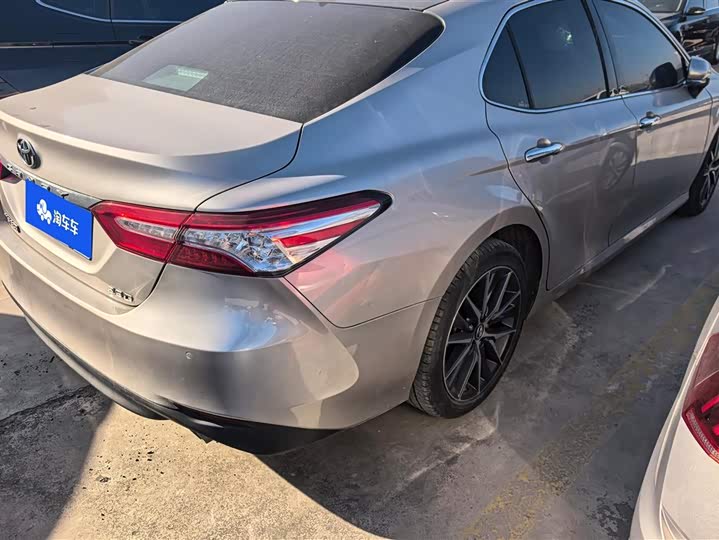 Фото 3 - Toyota Camry