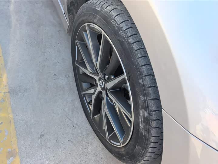 Фото 6 - Toyota Camry