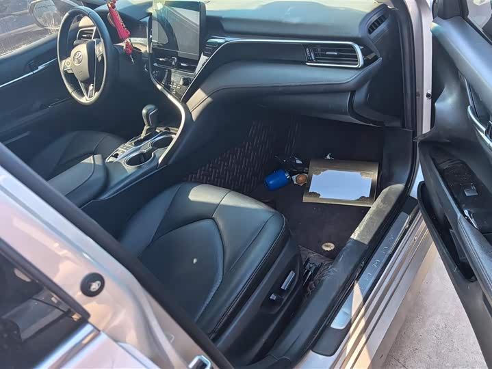 Фото 8 - Toyota Camry