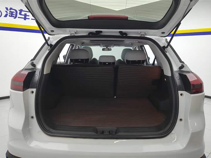 Фото 4 - Geely Atlas