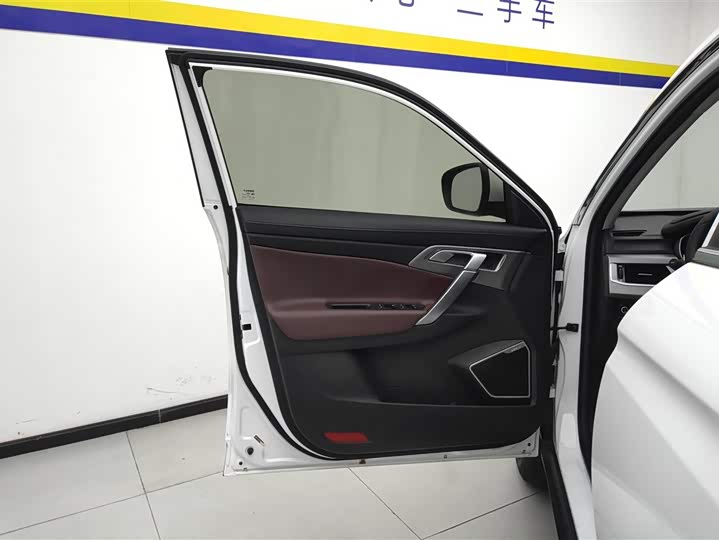 Фото 7 - Geely Atlas