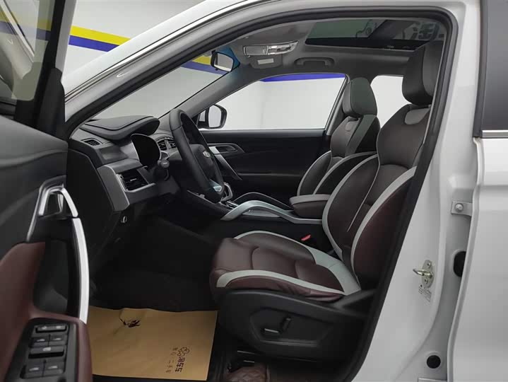 Фото 9 - Geely Atlas