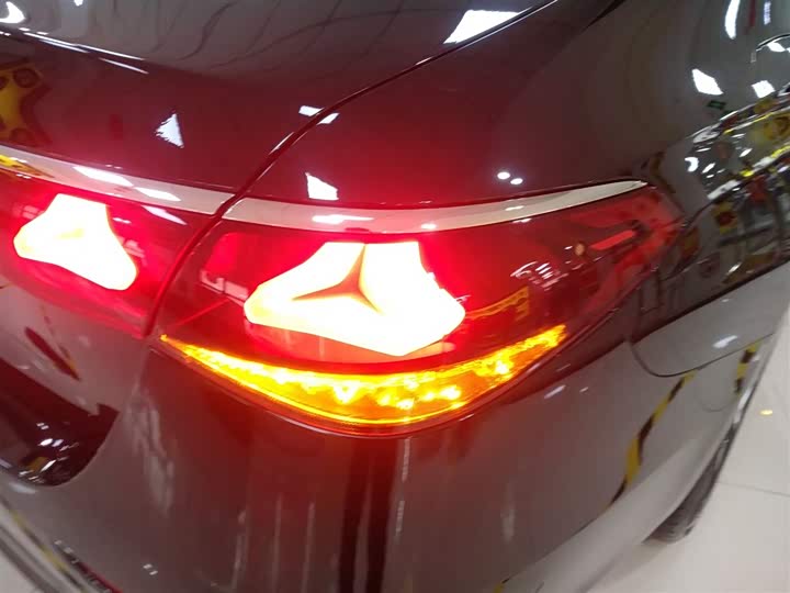 Фото 3 - Mercedes-Benz E-Class