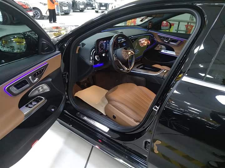 Фото 6 - Mercedes-Benz E-Class