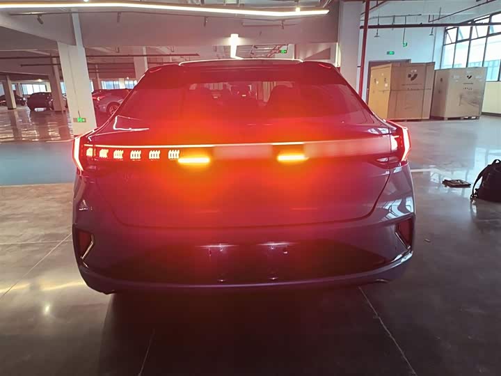 Фото 6 - Zeekr 001