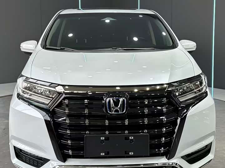 Фото 2 - Honda Elysion