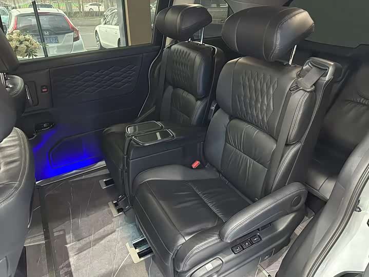 Фото 9 - Honda Elysion