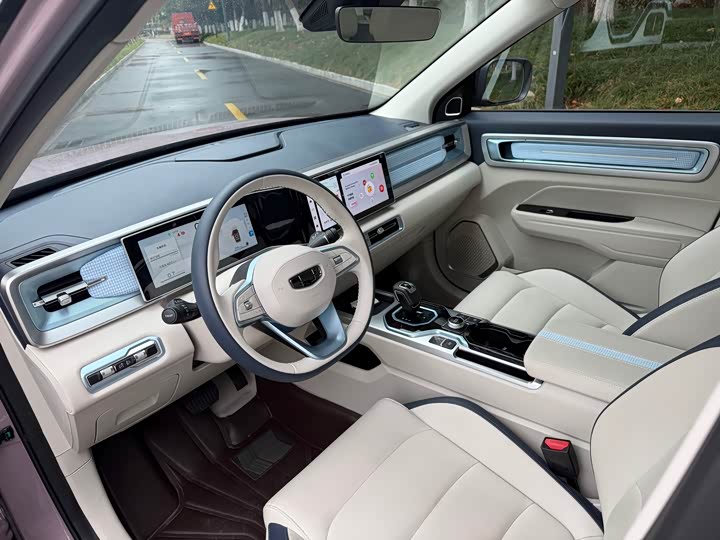 Фото 8 - Geely Icon