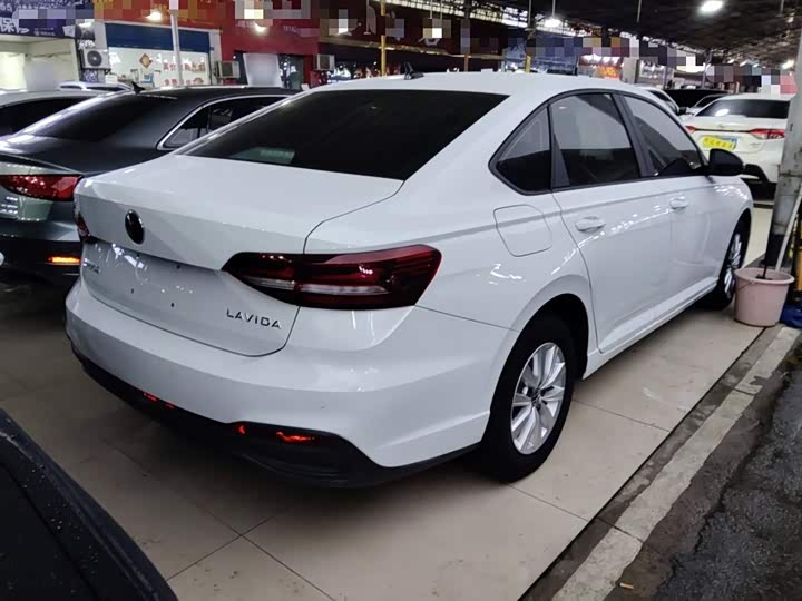 Фото 7 - Volkswagen Lavida