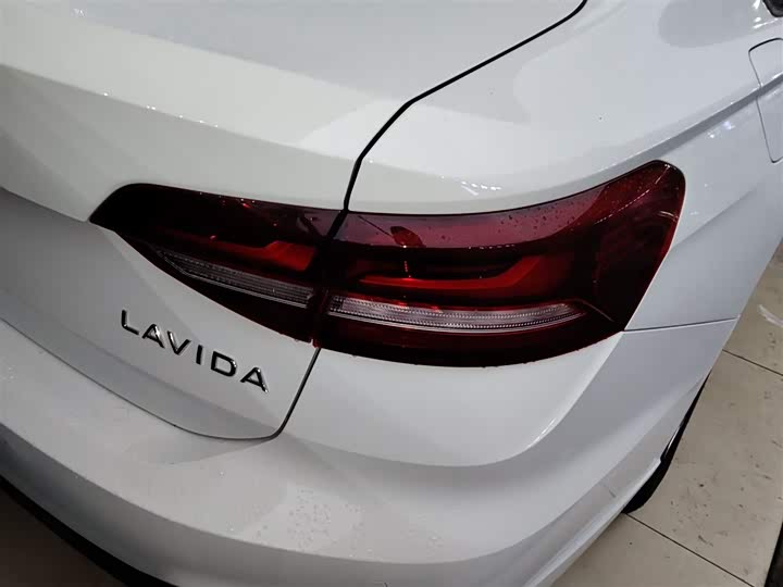 Фото 8 - Volkswagen Lavida