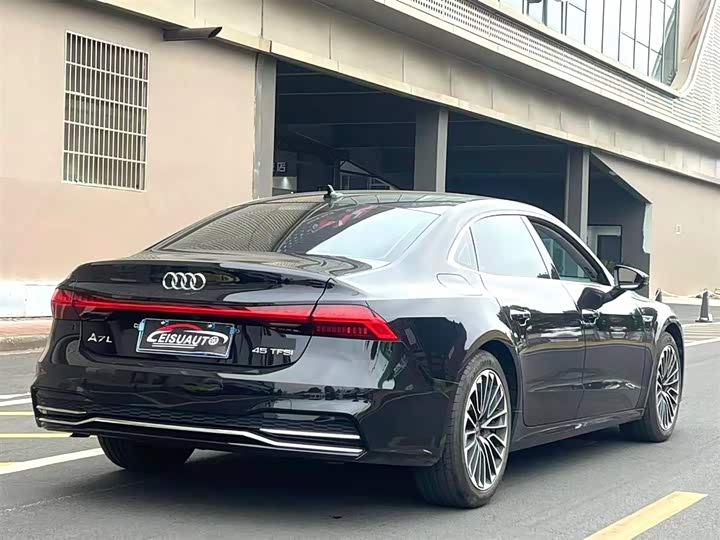 Фото 4 - Audi A7L