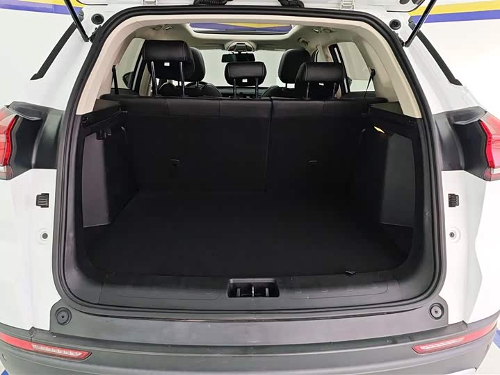 Фото 4 - Geely Atlas