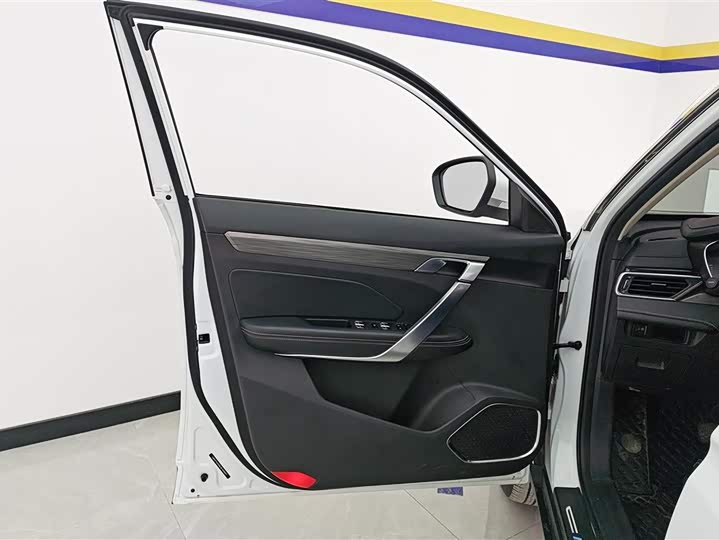 Фото 7 - Geely Atlas