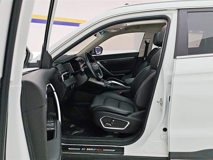 Фото 9 - Geely Atlas