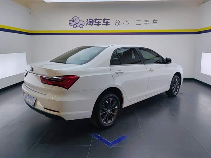 Фото 3 - BYD Qin