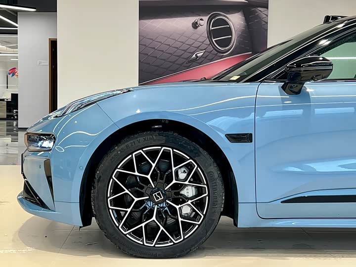 Фото 3 - Zeekr 001